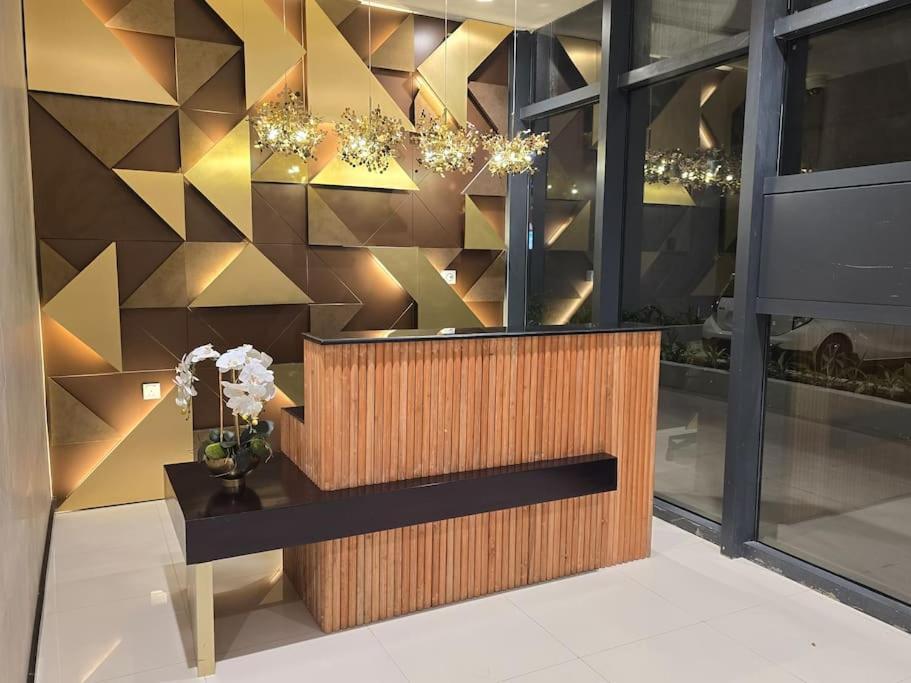 Skyline 29th-floor Tri-zen Luxury Apartment